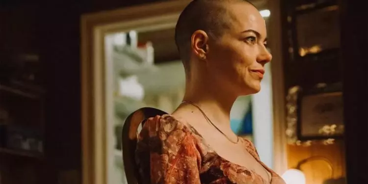 Зрителей фильма «Бугония» с Эммой Стоун побреют наголо