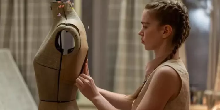Представлены первые кадры из сериала «Кэрри» по Стивену Кинга