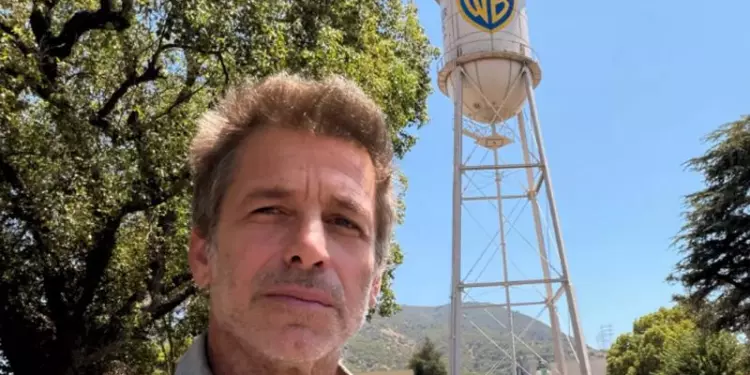Зака Снайдера вернули в Warner Bros.? Что об этом известно