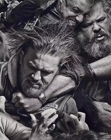 Чарли Ханнэм возвращает «Сынов Анархии» в сериале «Легенды»